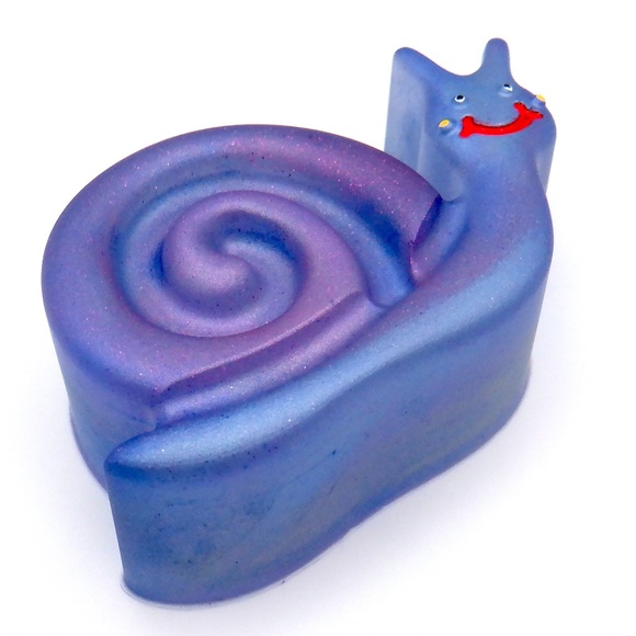 Handmade Resin Snail - Picture 3 of 6